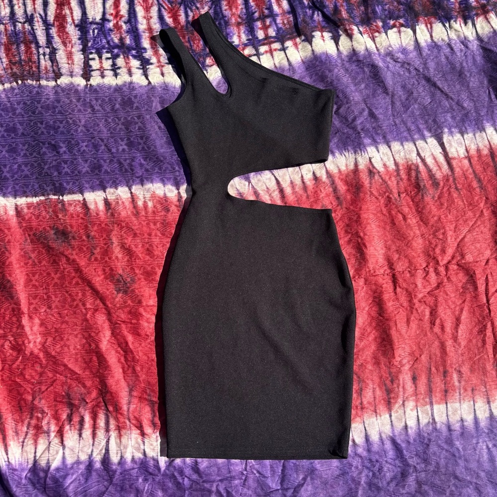 PrettyLittleThing Black Asymmetrical One Shoulder Dress